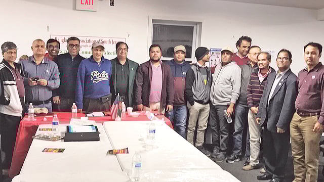 নির্বাচনে প্রতিদ্বন্দ্বিতাকারী দক্ষিণ এশীয় আমেরিকান প্রার্থীদের সমর্থনে আয়োজিত সভায় বিএএসজের সদস্যরা