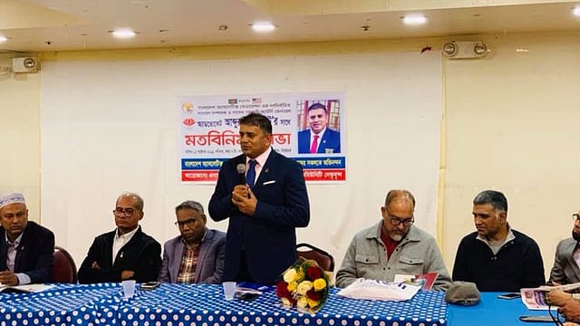 মতবিনিময় সভায় বক্তব্য দিচ্ছেন আবদুর রকিব