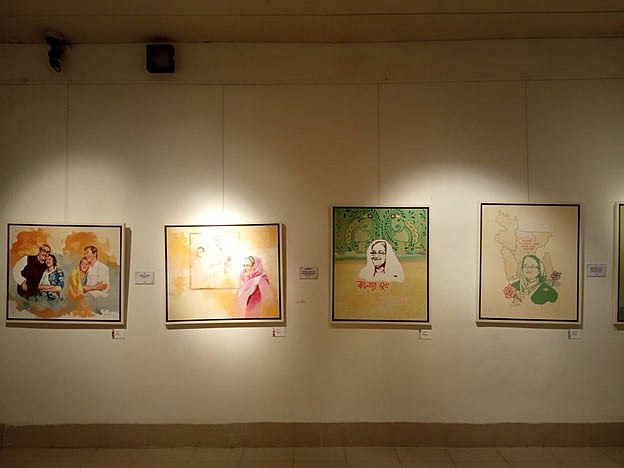 বাবা বঙ্গবন্ধুর সঙ্গে প্রধানমন্ত্রীর এবং মা প্রধানমন্ত্রীর সঙ্গে ছেলে সজীব ওয়াজেদ জয়ের চিত্র। ছবি: আবদুল্লাহ মুহাম্মাদ যুবায়ের