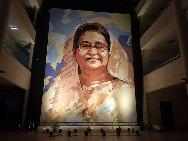 শিল্পকলা একাডেমির জাতীয় চিত্রশালার চলছে প্রধানমন্ত্রীর সংগ্রামী জীবনের বিভিন্ন পর্যায়ের আলোকচিত্র এবং শেখ হাসিনাকে নিয়ে সৃজিত শিল্পকর্মের মাসব্যাপী ‘শেখ হাসিনা বাংলাদেশের স্বপ্নসারথি’ শীর্ষক প্রদর্শনী। গত ২৮ সেপ্টেম্বর সন্ধ্যায় মাসব্যাপী এ চিত্রশালার উদ্বোধন হয়েছে। ২৭ অক্টোবর পর্যন্ত প্রদর্শনী চলবে।