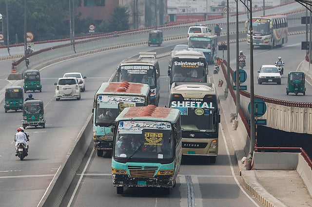 উড়ালসড়কে গণপরিবহনের প্রতিযোগিতামূলক চলাচল