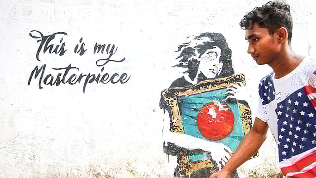 লাল–সবুজের পতাকা আঁকড়ে ধরে রাখা বিষাদগ্রস্ত এক কিশোরীর অবয়ব