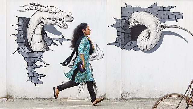 ঢাকা বিশ্ববিদ্যালয়ে শামসুন নাহার হলের দেয়ালে অাঁকা গ্রাফিতি