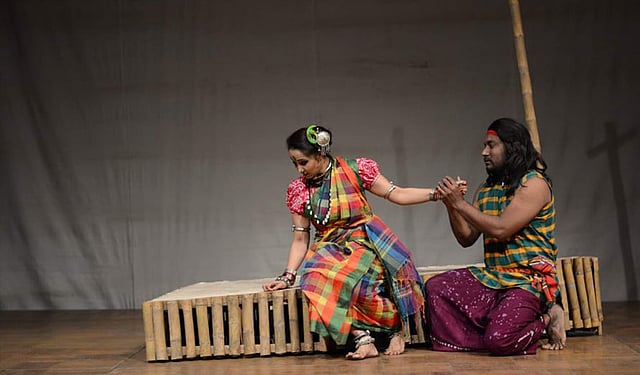 বরদেশ্বরী কালীমাতা মন্দির প্রাঙ্গণে সোমবার থেকে শুরু হচ্ছে ত্রিনয়নী নাট্যোৎসবে আছে বেদের মেয়ে নাটকের পরিবেশনা। ছবি: সংগৃহীত