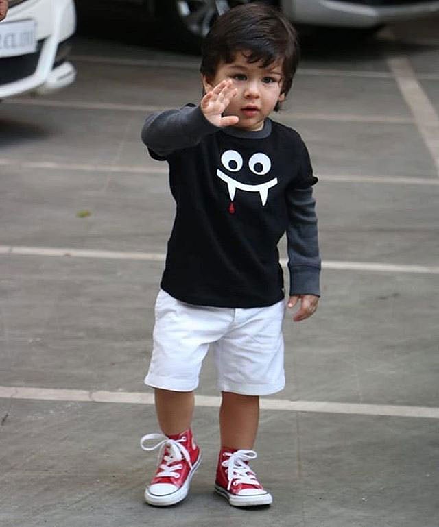 তৈমুরের সঙ্গে খুবই মধুর সম্পর্ক পাপারাজ্জিদের। ছবি: ইনস্টাগ্রাম থেকে নেওয়া