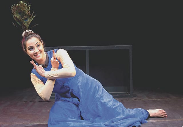 দনিয়া স্টুডিও থিয়েটার মিলনায়তনে ছিল গহনযাত্রা নাটকের পরিবেশনা। ছবি: সংগৃহীত