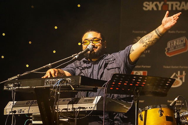 ‘ফুয়াদ লাইভ ইন ঢাকা’ কনসার্টে ফুয়াদ আল মুক্তাদির। ছবি: দীপু মালাকার