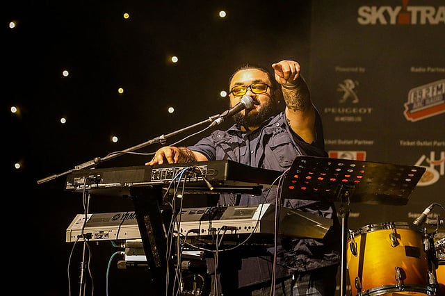 ‘ফুয়াদ লাইভ ইন ঢাকা’ কনসার্টে ফুয়াদ আল মুক্তাদির। ছবি: দীপু মালাকার