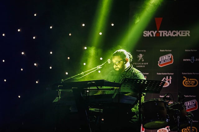 ‘ফুয়াদ লাইভ ইন ঢাকা’ কনসার্টে ফুয়াদ আল মুক্তাদির। ছবি: দীপু মালাকার