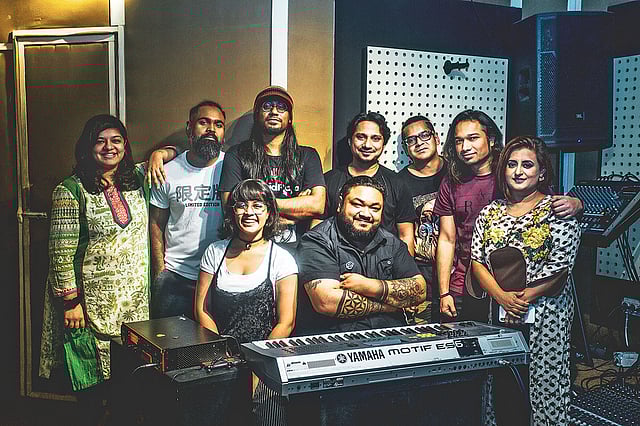 ১০ বছর পর ফুয়াদ যে শিল্পীদের নিয়ে উঠেছিলেন ঢাকার মঞ্চে, তাঁদের সঙ্গে একই ফ্রেমে