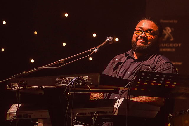 ‘ফুয়াদ লাইভ ইন ঢাকা’ কনসার্টে ফুয়াদ আল মুক্তাদির। ছবি: দীপু মালাকার