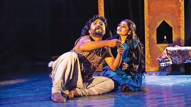 আষাঢ়স্য প্রথম দিবসে নাটকের দৃশ্য