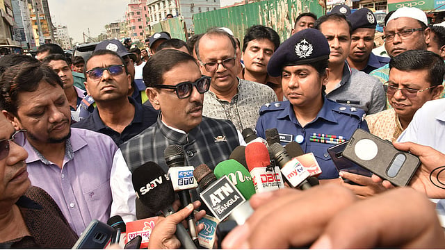 ওবায়দুল কাদের আজ শুক্রবার গাজীপুরের কালিয়াকৈর উপজেলার সফিপুর বাজারে উড়ালসড়কের নির্মাণকাজ পরিদর্শন করেন। ছবি: ওবায়দুল কাদেরের ফেসবুক থেকে নেওয়া