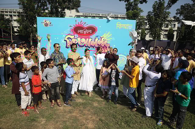 উদ্বোধনী অনুষ্ঠানে উপস্থিত ছিলেন শিল্পী, তারকা ও গুণীজনেরা। ছবি: আবদুস সালাম