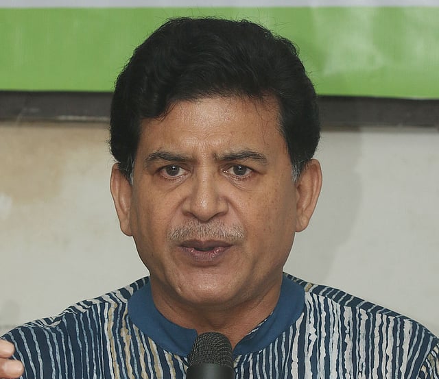 হোসেন জিল্লুর রহমান।