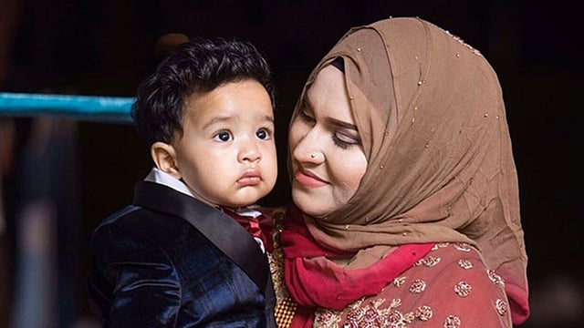 ছেলেকে জয় উৎসর্গ মুশফিকের। ফেসবুক থেকে নেওয়া