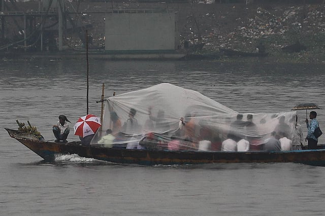 থেমে থেমে ছিল দমকা হাওয়া
