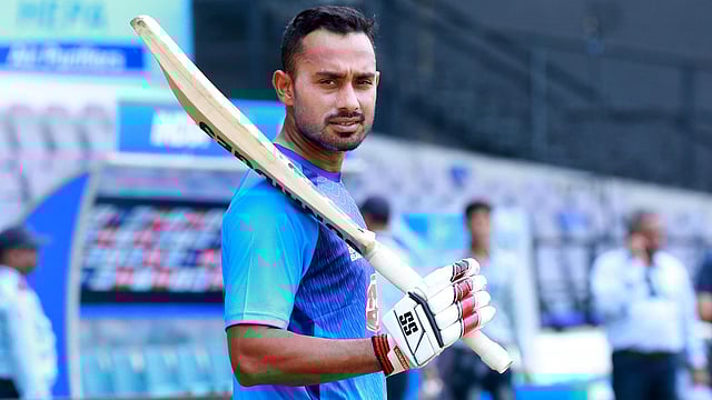 ফিল্ডিংয়ে বাংলাদেশ, দলে ফিরেছেন মিঠুন। ফাইল ছবি