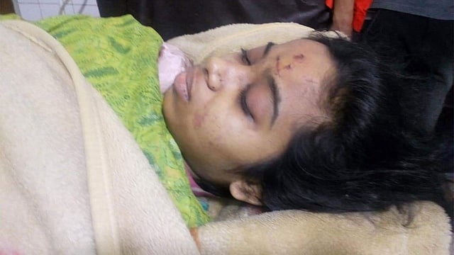 আহত অবস্থায় হাসপাতালে ভর্তি নিহত জাহিদার মেয়ে সুমি। ছবি: সংগৃহীত