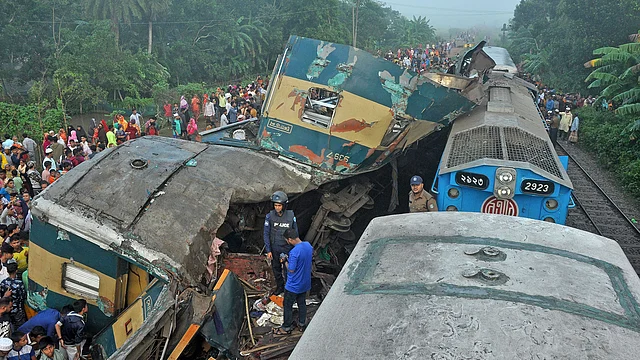 ব্রাহ্মণবাড়িয়া কসবায় মন্দভাগ রেলওয়ে স্টেশন এলাকায় দুই ট্রেনের সংঘর্ষ হয়। প্রথম আলো কসবা