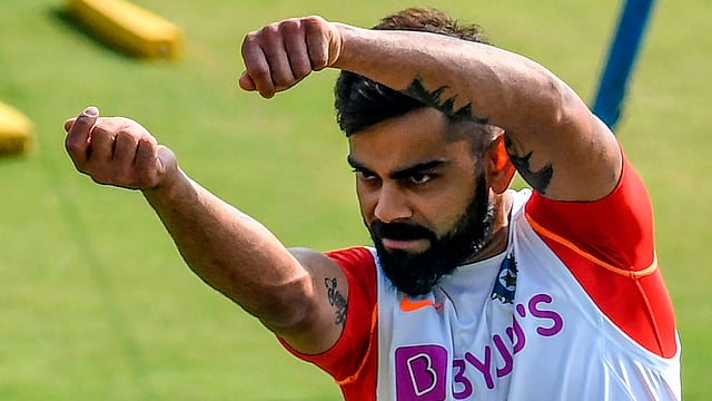 নেট বোলারদের দেখে নিজের অতীত মনে পড়ল কোহলির। ছবি: এএফপি