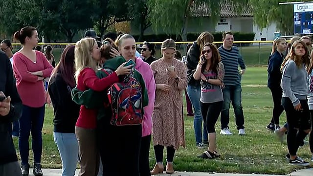 সন্তানকে কাছে পেয়ে স্বস্তির নিশ্বাস ফেলেন মা। ছবি: বিবিসির সৌজন্যে