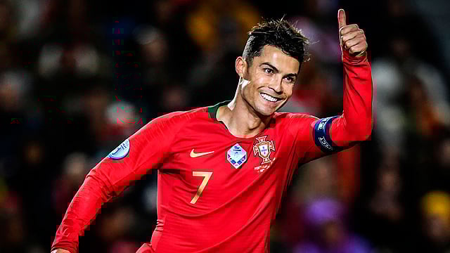 হ্যাটট্রিকের দেখা পেলেন রোনালদো। কাল রাতে গোলের মুখ দেখার পর। ছবি: এএফপি