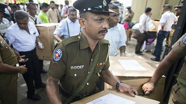 শ্রীলঙ্কায় ভোটগ্রহণ চলছে। ছবি: এএফপি