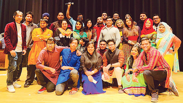 ‘বাংলাদেশি নাইট’ অনুষ্ঠানে ইউবির বাংলাদেশি গ্র্যাজুয়েট শিক্ষার্থীরা