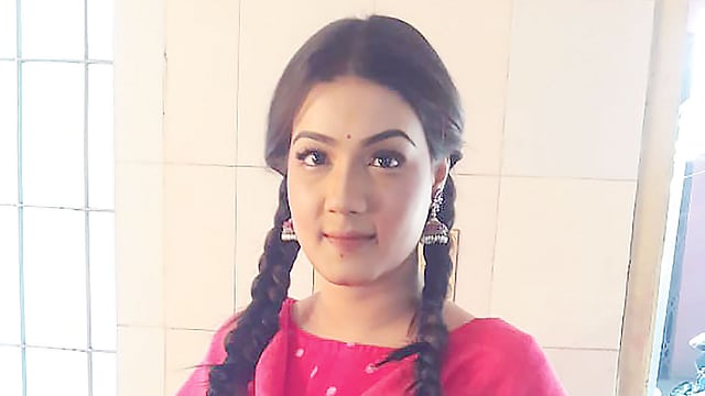 আনন্দ অশ্রু ছবির শিরিন চরিত্রে মাহিয়া মাহি