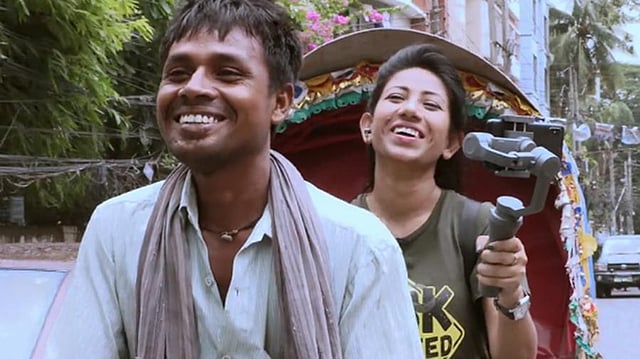 নীলচাঁদের সঙ্গে উপস্থাপক জয়ী। ছবি: সংগৃহীত