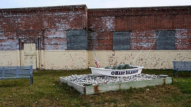 নিউইয়র্কের হার্ট আইল্যান্ডের সমাধিস্থলটি ১৫০ বছরের পুরোনো। ছবি: এএফপি