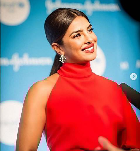 ইউনিসেফের পঞ্চদশ বার্ষিক স্নোফ্লেক বলে ‘ড্যানি কেই হিউম্যানিটারিয়ান সম্মান’-এ ভূষিত হন প্রিয়াঙ্কা চোপড়া। ছবি: ইনস্টাগ্রাম থেকে নেওয়া