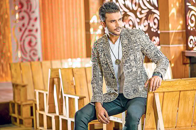 ছেলেদের নানা ধরনের পোশাকে খাদির ব্যবহার। মডেল: নিহাফ, পোশাক: বিশ্বরঙ, স্থান: হোয়াইট হাউস মিউজিক ক্যাফে অ্যান্ড রেস্টুরেন্ট