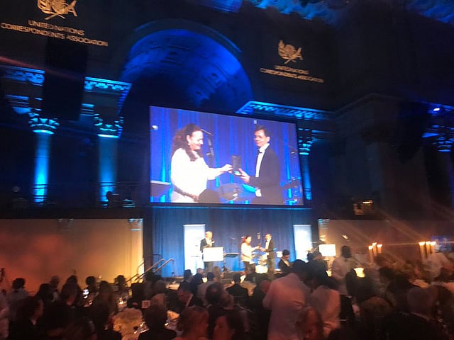 ইউএনসিএ পুরস্কার নেন বাংলাদেশি সাংবাদিক এ জেড এম আনাস। যুক্তরাষ্ট্র, নিউইয়র্ক। ছবি: সংগৃহীত