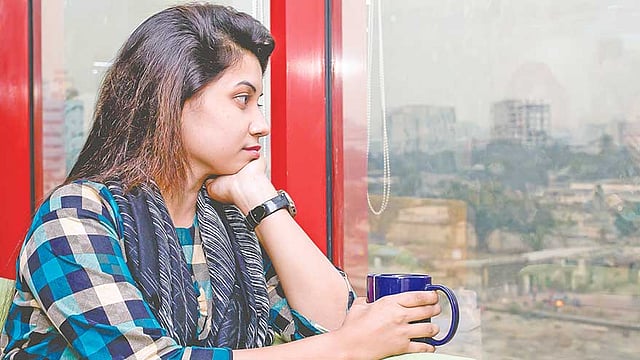 মাঝে মধ্যে কিছু না ভেবে শুধুই বসে থাকা কর্মদক্ষতা বাড়ায়। মডেল: মৌসুমী