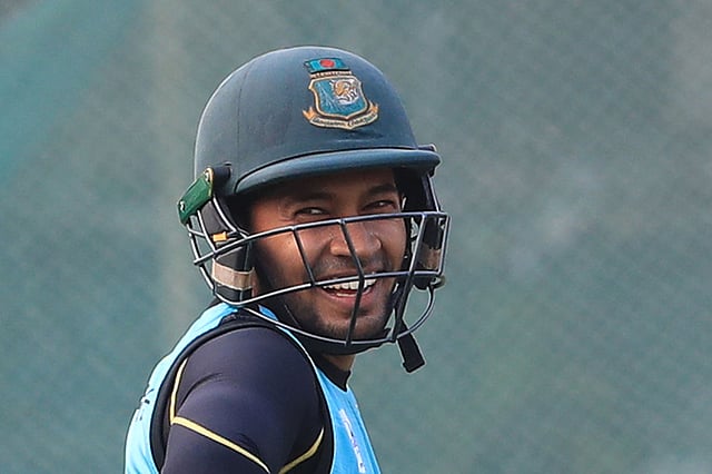 বিপিএলে নিজেদের পারিশ্রমিক নিয়ে খুশি নন মুশফিকুর রহিম। ছবি: প্রথম আলো