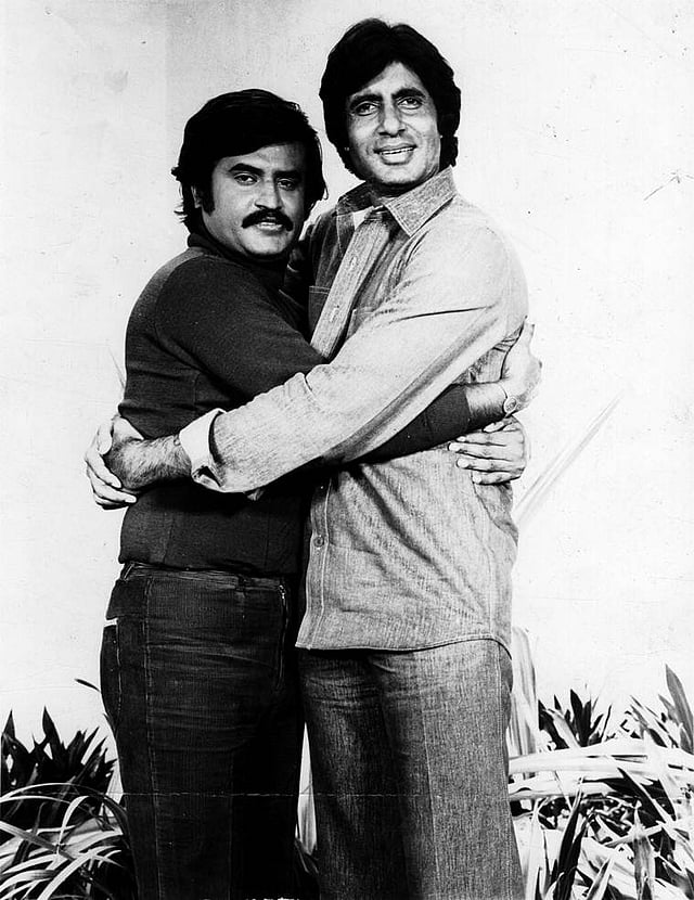 হিন্দি ‘আন্ধা কানুন’ ছবির সেটে রজনীকান্ত ও বলিউড় শাহেনশাহ অমিতাভ বচ্চন। ছবি: সংগৃহীত