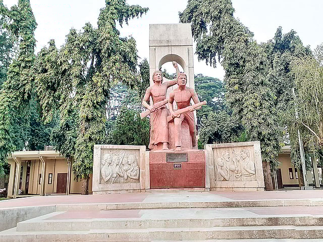 সাবাস বাংলাদেশ, ভাস্কর: নিতুন কুন্ডু