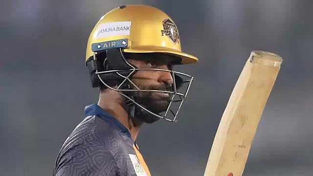 ভাইরাল জ্বরে পড়ে হাসপাতালে যেতে হয়েছে তামিমকে। ফাইল ছবি