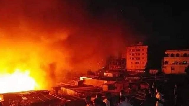 গাজীপুর সদর উপজেলার কেশরিতা এলাকায় অবস্থিত রওজা হাইটেক কারখানায় অগ্নিকাণ্ড। ফাইল ছবি