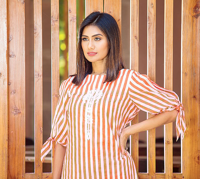 ডোরাকাটা নকশাও এই সময়ে চলছে