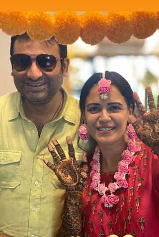 দীর্ঘদিনের বন্ধু শ্যামকে বিয়ে করছেন মোনা সিং। ছবি: ইনস্টাগ্রাম থেকে নেওয়া