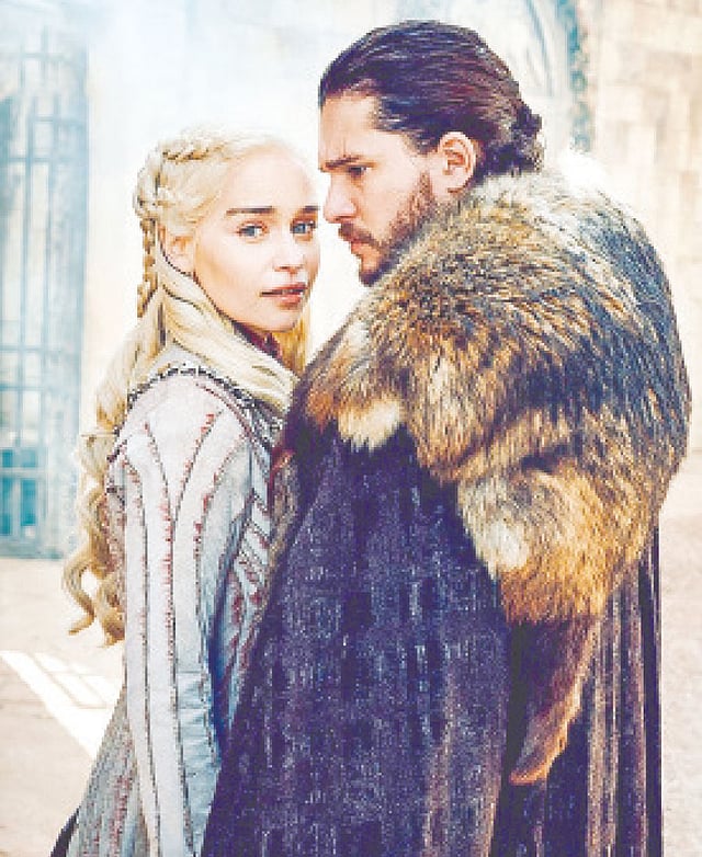 গেম অব থ্রোনস এই দশকের সেরা সিরিজগুলোর একটি হিসেবে প্রশংসিত হয়েছে