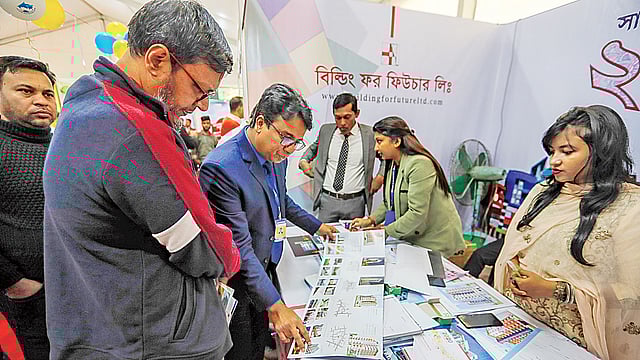 রিহ্যাব মেলায় বিল্ডিং ফর ফিউচারের স্টলে ক্রেতাদের ভিড়।