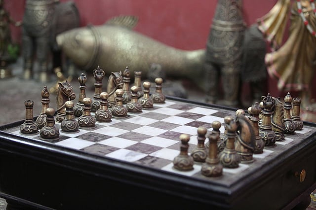 কাঁসাশিল্প, সুকান্ত বণিকের একটি কাজ। ছবি: কে এইচ হাসিবুজ্জামান