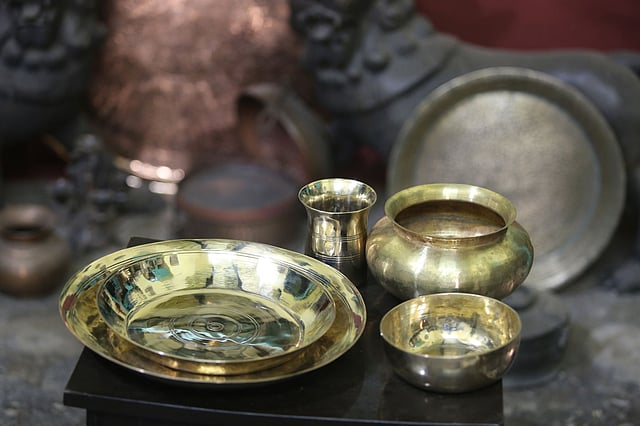 পিতলের দাবা বোর্ড, সুকান্ত বণিকের একটি কাজ।ছবি: কে এইচ হাসিবুজ্জামান