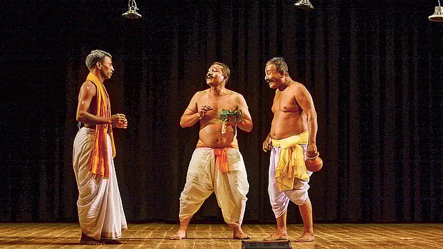 এসেছে নতুন যাত্রাপালা, চলছে উৎসব