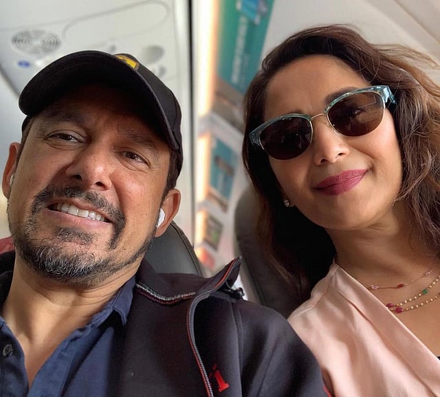 মাধুরী দীক্ষিতের বেড়ানোর যেন শেষ নেই। এই ছবি পোস্ট করে লিখেছেন, এবার কোথায় যাওয়া যায় প্রিয়, বলো তো?