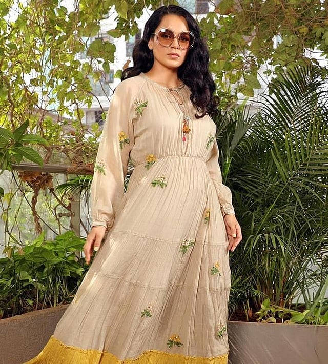 সামাজিক যোগাযোগমাধ্যমে কঙ্গনা রনৌতের নিজের কোনো অ্যাকাউন্ট নেই। ইনস্টাগ্রামে তাঁর অ্যাকাউন্ট পরিচালনা করে তাঁর দল। তারা ছবিটি পোস্ট করে ক্যাপশনে লিখেছে, ‘যেন বোহেমিয়ান কোনো স্বপ্ন।’